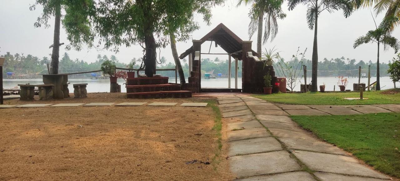 Ambadi'S Villa -Lake View Resort Pallipuram Exterior foto