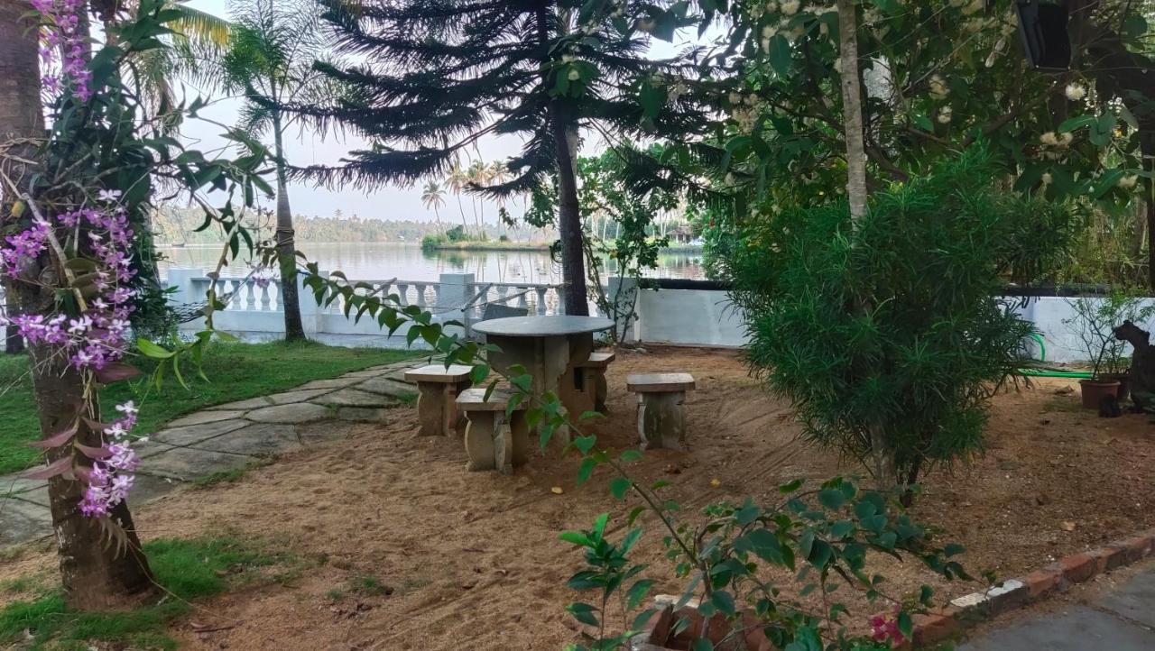 Ambadi'S Villa -Lake View Resort Pallipuram Exterior foto