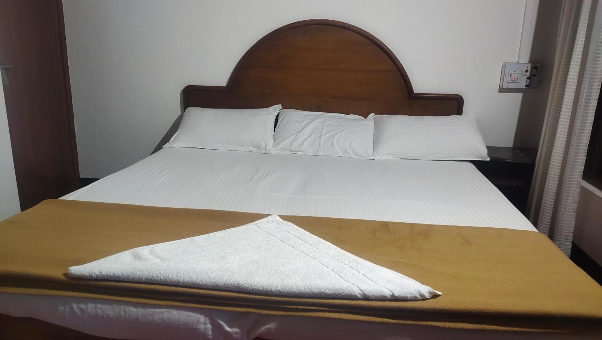 Ambadi'S Villa -Lake View Resort Pallipuram Habitación foto